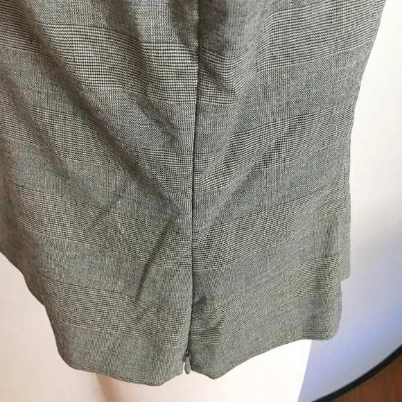 TAHARI Sleeveless Rounded Neckline Blouse Size 12 - Picture 5 of 8